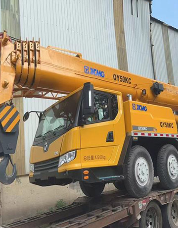 Used XCMG crane 50Ton have ready shipping in UAE dubai