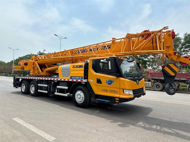 Used-XCMG-25ton-Truck-crane